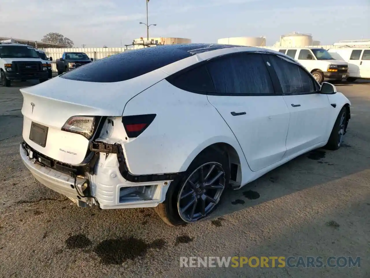 4 Photograph of a damaged car 5YJ3E1EB3MF937964 TESLA MODEL 3 2021