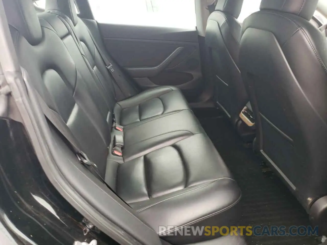 10 Photograph of a damaged car 5YJ3E1EB3MF984301 TESLA MODEL 3 2021