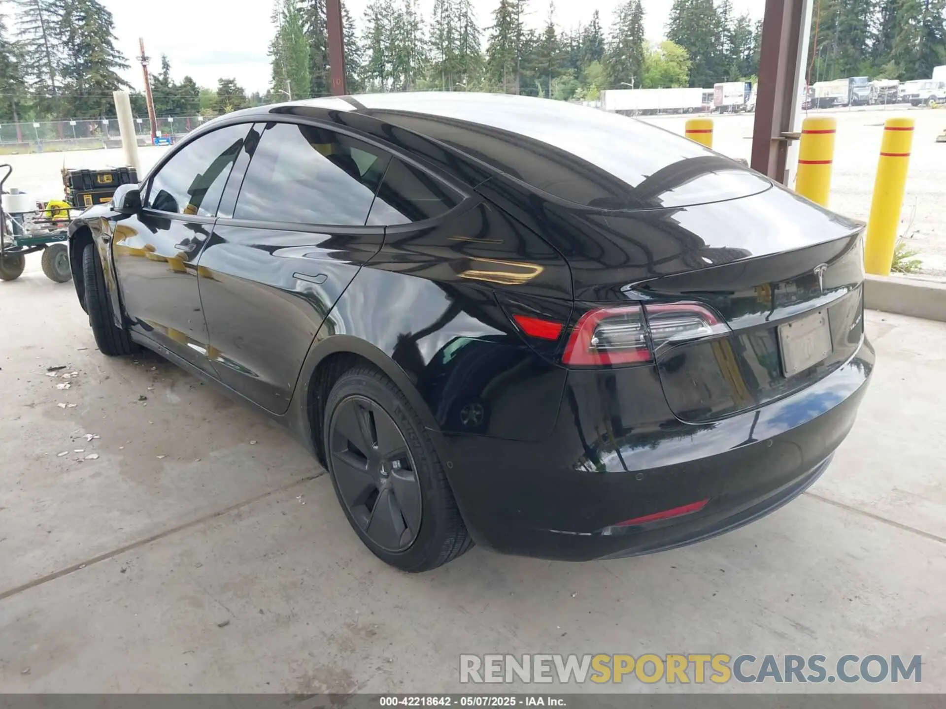 3 Photograph of a damaged car 5YJ3E1EB4MF002436 TESLA MODEL 3 2021
