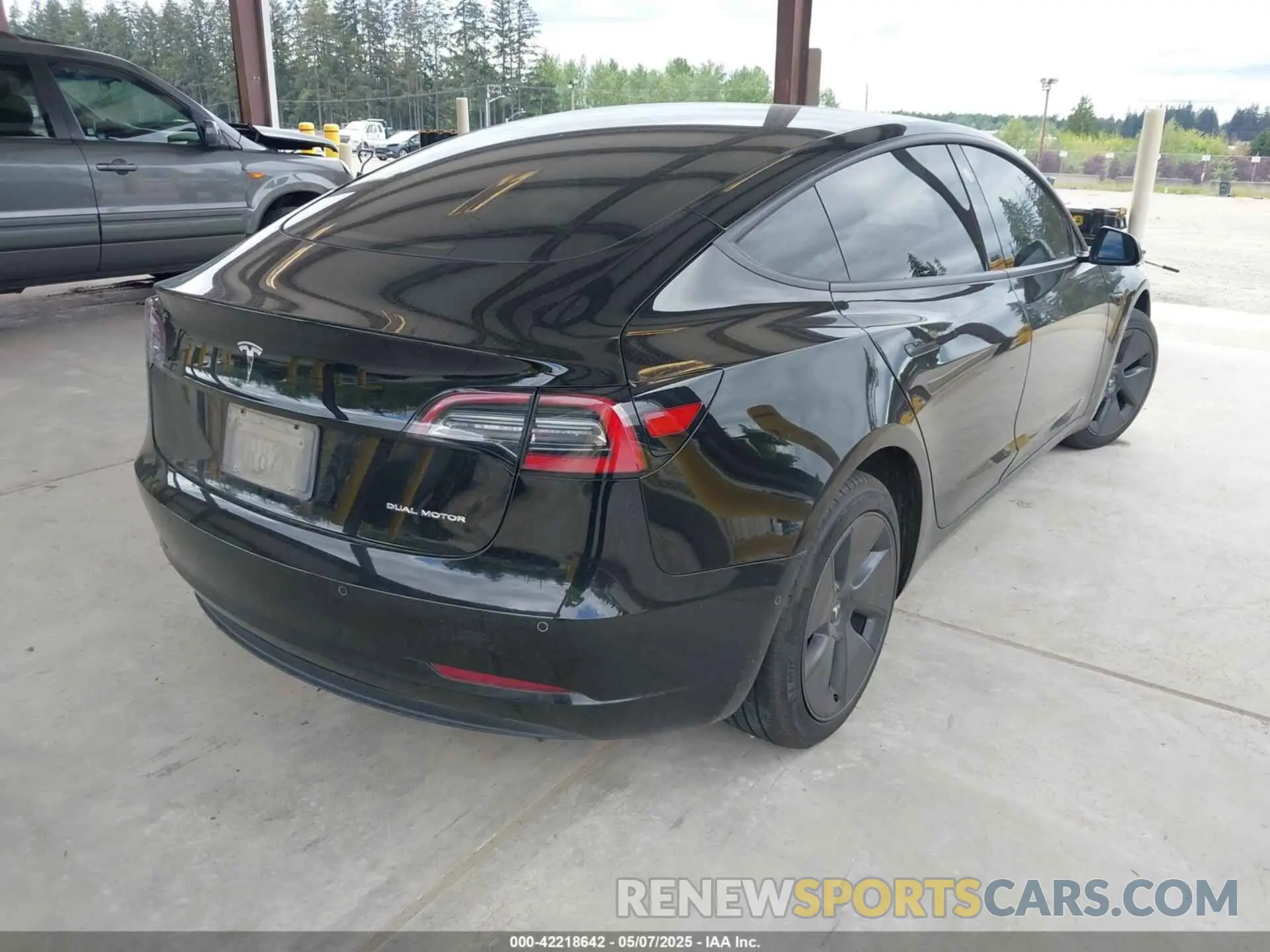 4 Photograph of a damaged car 5YJ3E1EB4MF002436 TESLA MODEL 3 2021