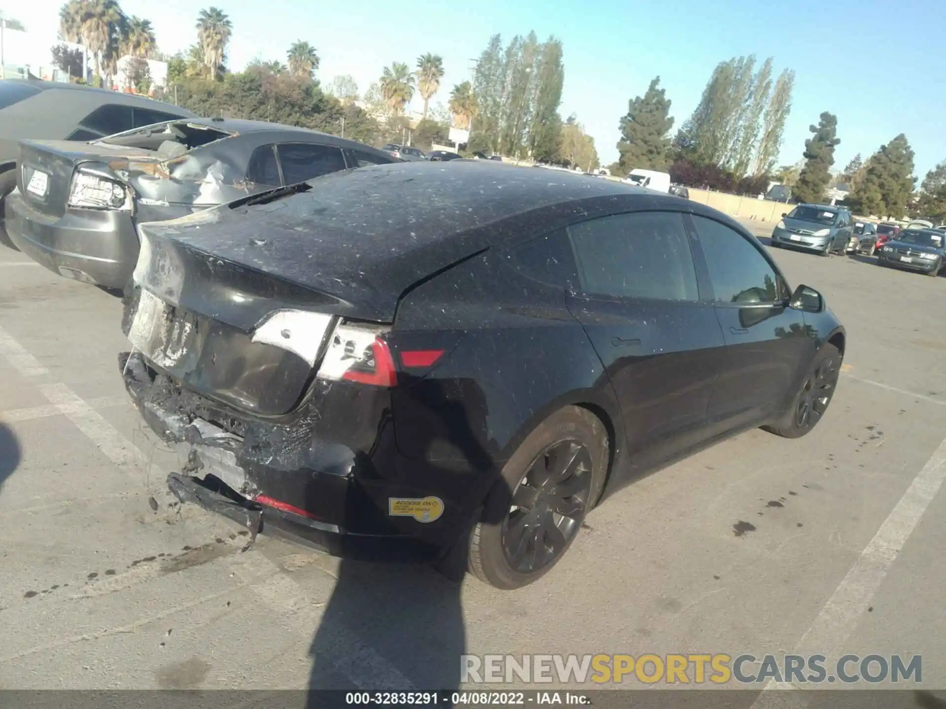 4 Photograph of a damaged car 5YJ3E1EB4MF047313 TESLA MODEL 3 2021