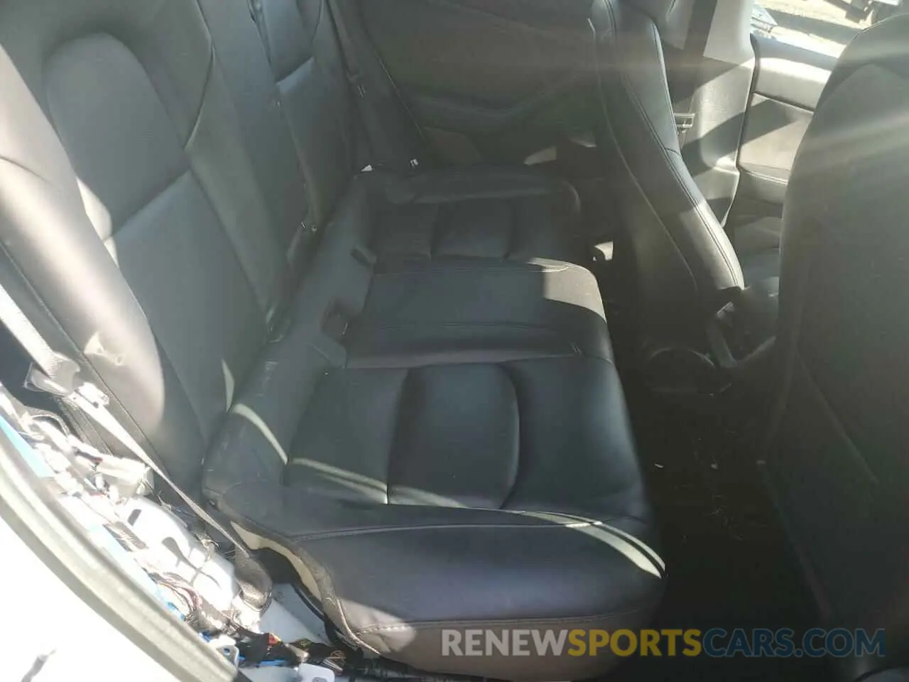 10 Photograph of a damaged car 5YJ3E1EB4MF052429 TESLA MODEL 3 2021