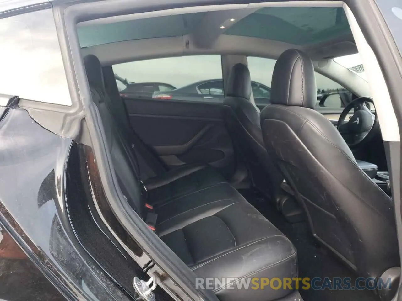 10 Photograph of a damaged car 5YJ3E1EB4MF064662 TESLA MODEL 3 2021
