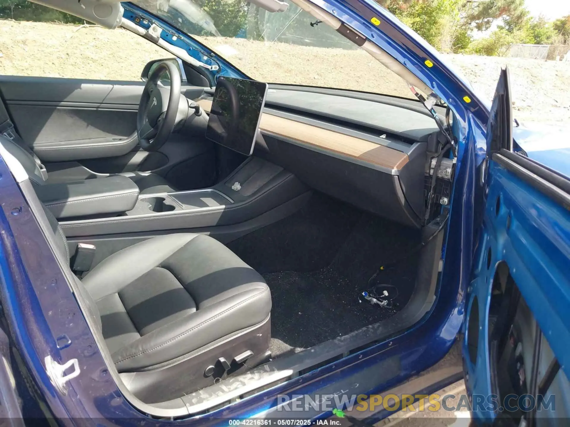 5 Photograph of a damaged car 5YJ3E1EB4MF858187 TESLA MODEL 3 2021