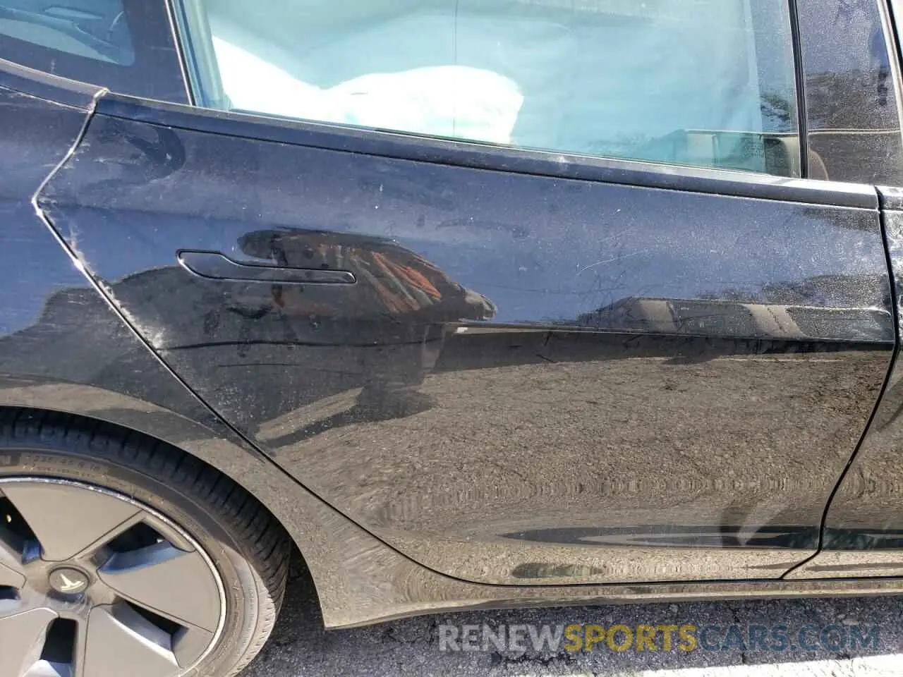 10 Photograph of a damaged car 5YJ3E1EB4MF995713 TESLA MODEL 3 2021