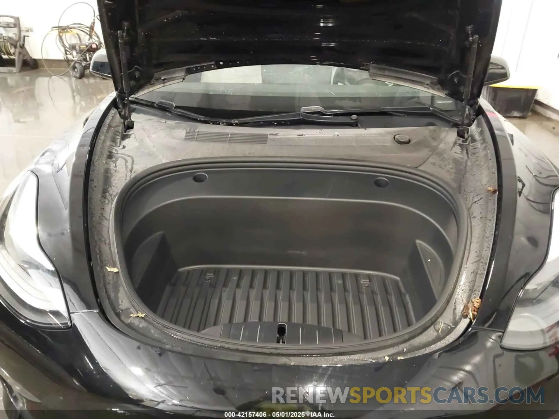 10 Photograph of a damaged car 5YJ3E1EB5MF019973 TESLA MODEL 3 2021