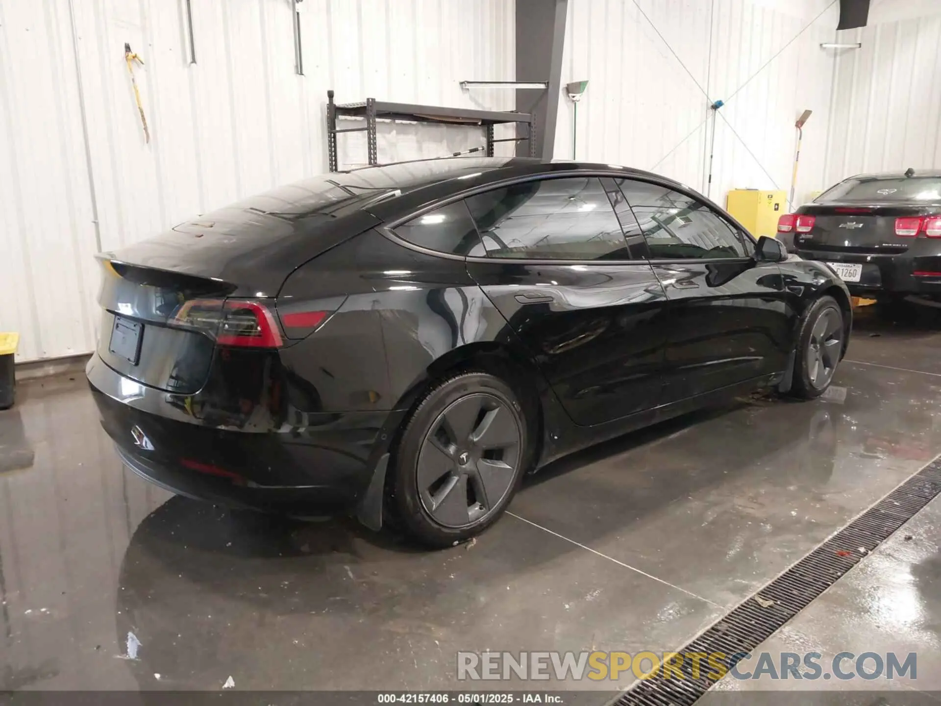 4 Photograph of a damaged car 5YJ3E1EB5MF019973 TESLA MODEL 3 2021
