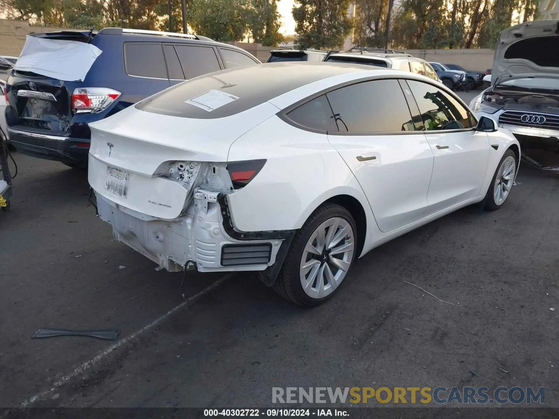 4 Photograph of a damaged car 5YJ3E1EB5MF072222 TESLA MODEL 3 2021