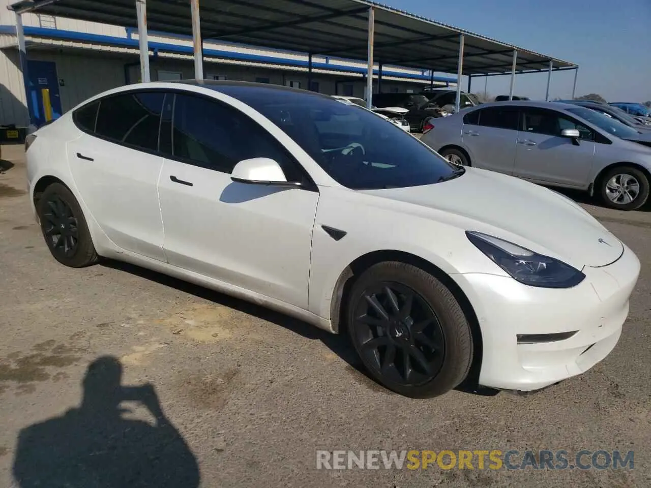 4 Photograph of a damaged car 5YJ3E1EB5MF086962 TESLA MODEL 3 2021