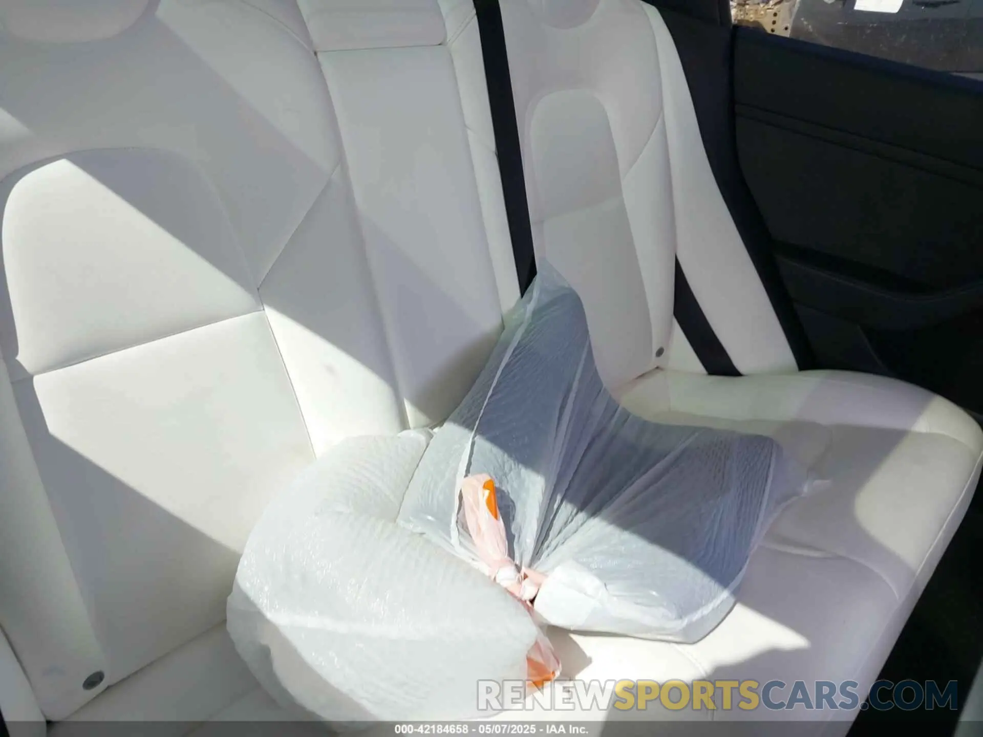 8 Photograph of a damaged car 5YJ3E1EB5MF091434 TESLA MODEL 3 2021