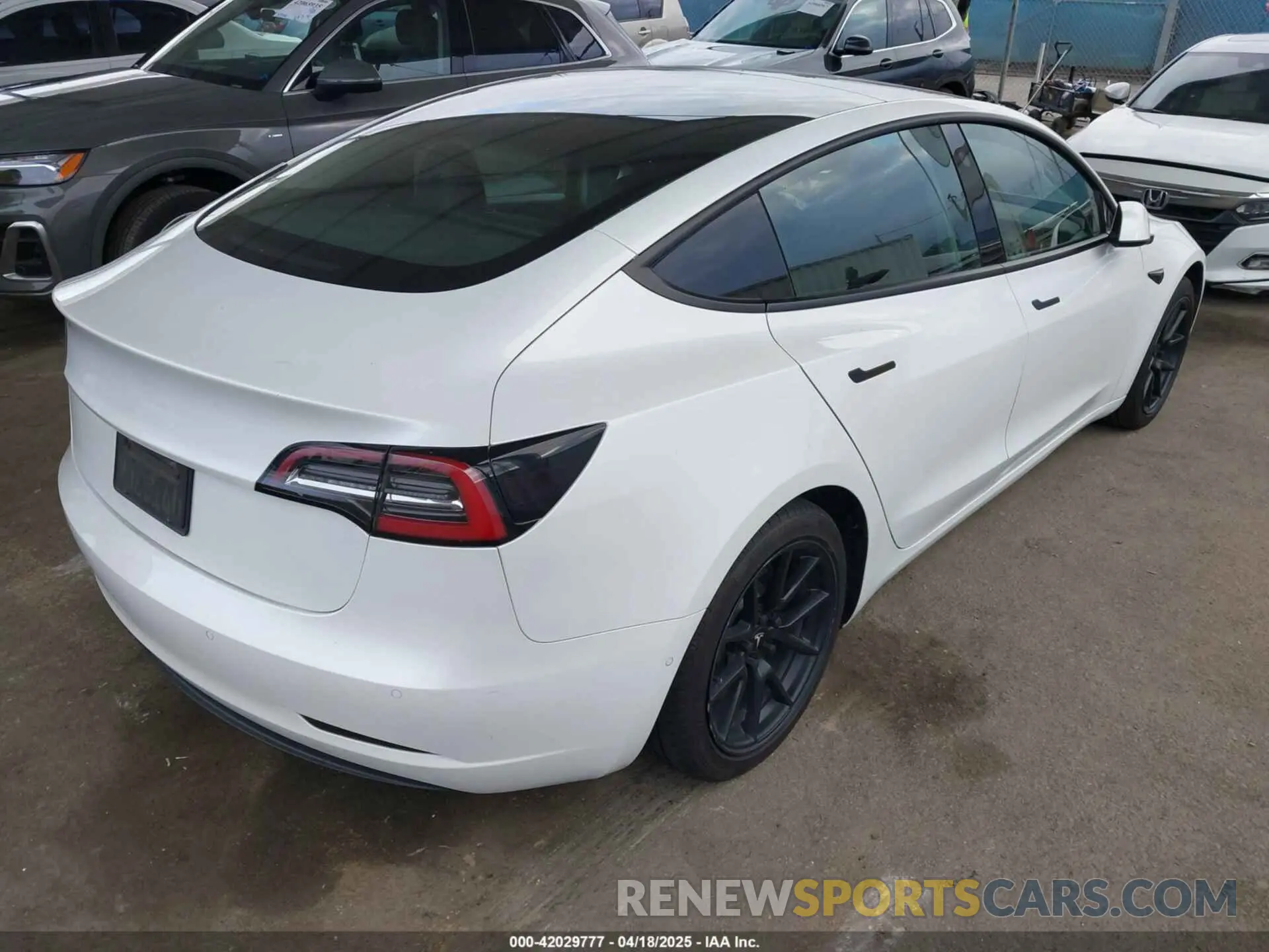 4 Photograph of a damaged car 5YJ3E1EB5MF872874 TESLA MODEL 3 2021