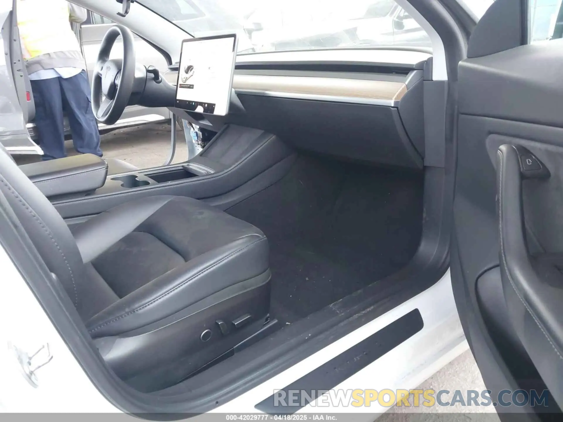 5 Photograph of a damaged car 5YJ3E1EB5MF872874 TESLA MODEL 3 2021