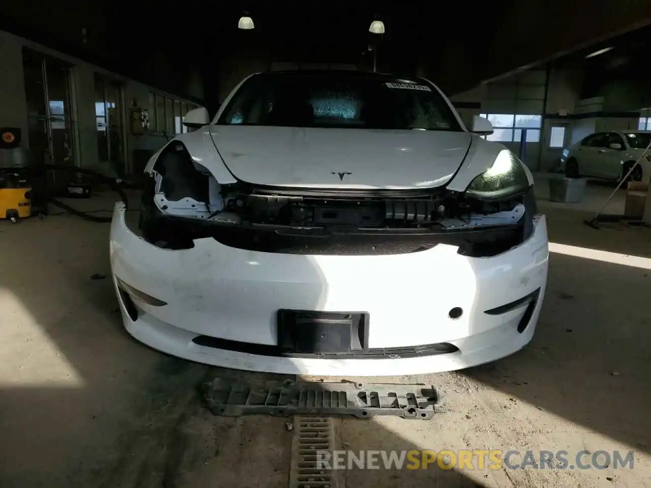 5 Photograph of a damaged car 5YJ3E1EB5MF980055 TESLA MODEL 3 2021