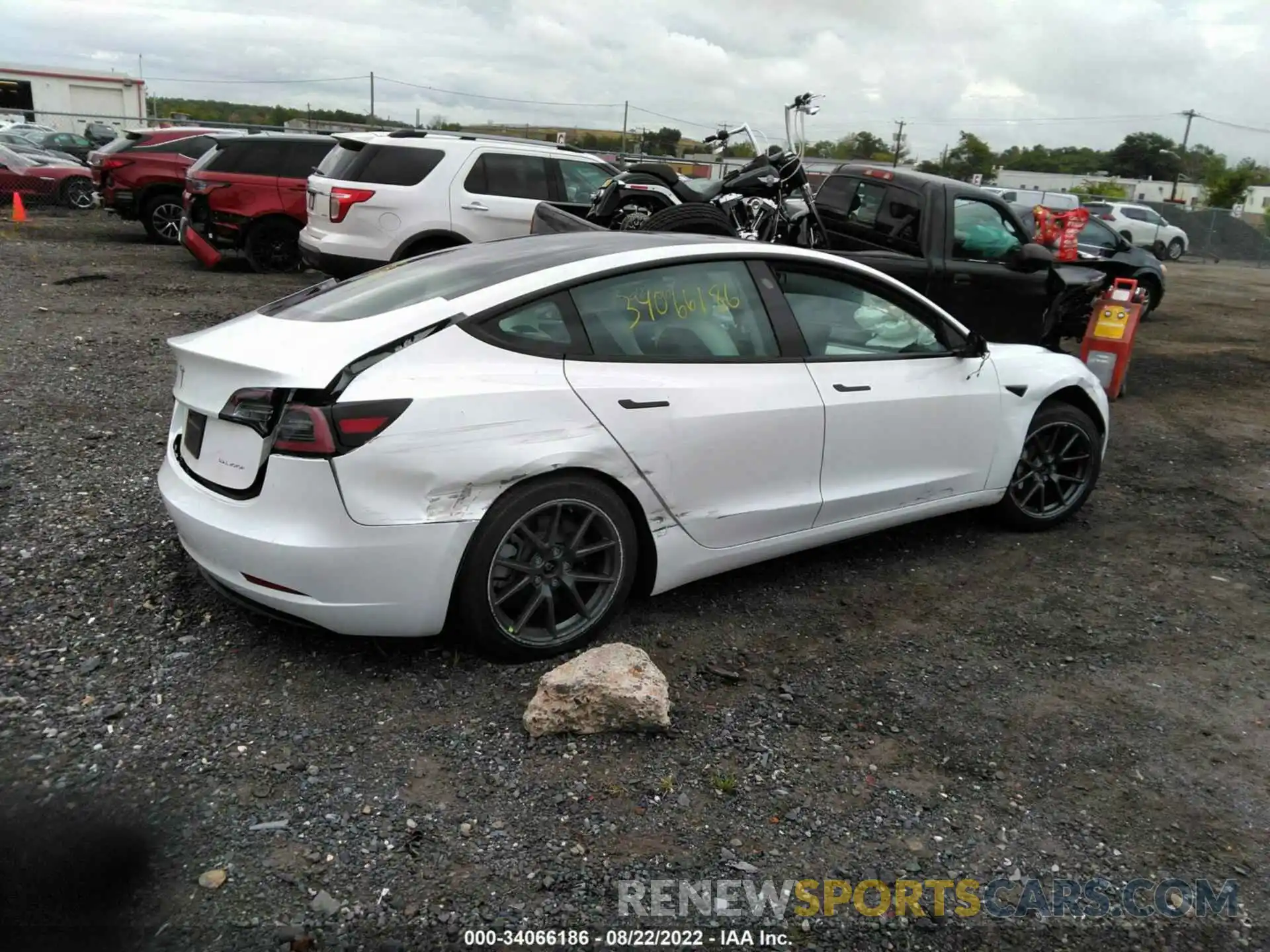 4 Photograph of a damaged car 5YJ3E1EB6MF032652 TESLA MODEL 3 2021