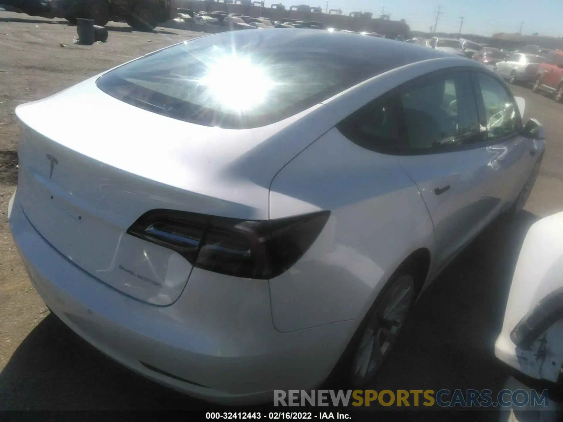 4 Photograph of a damaged car 5YJ3E1EB6MF046907 TESLA MODEL 3 2021