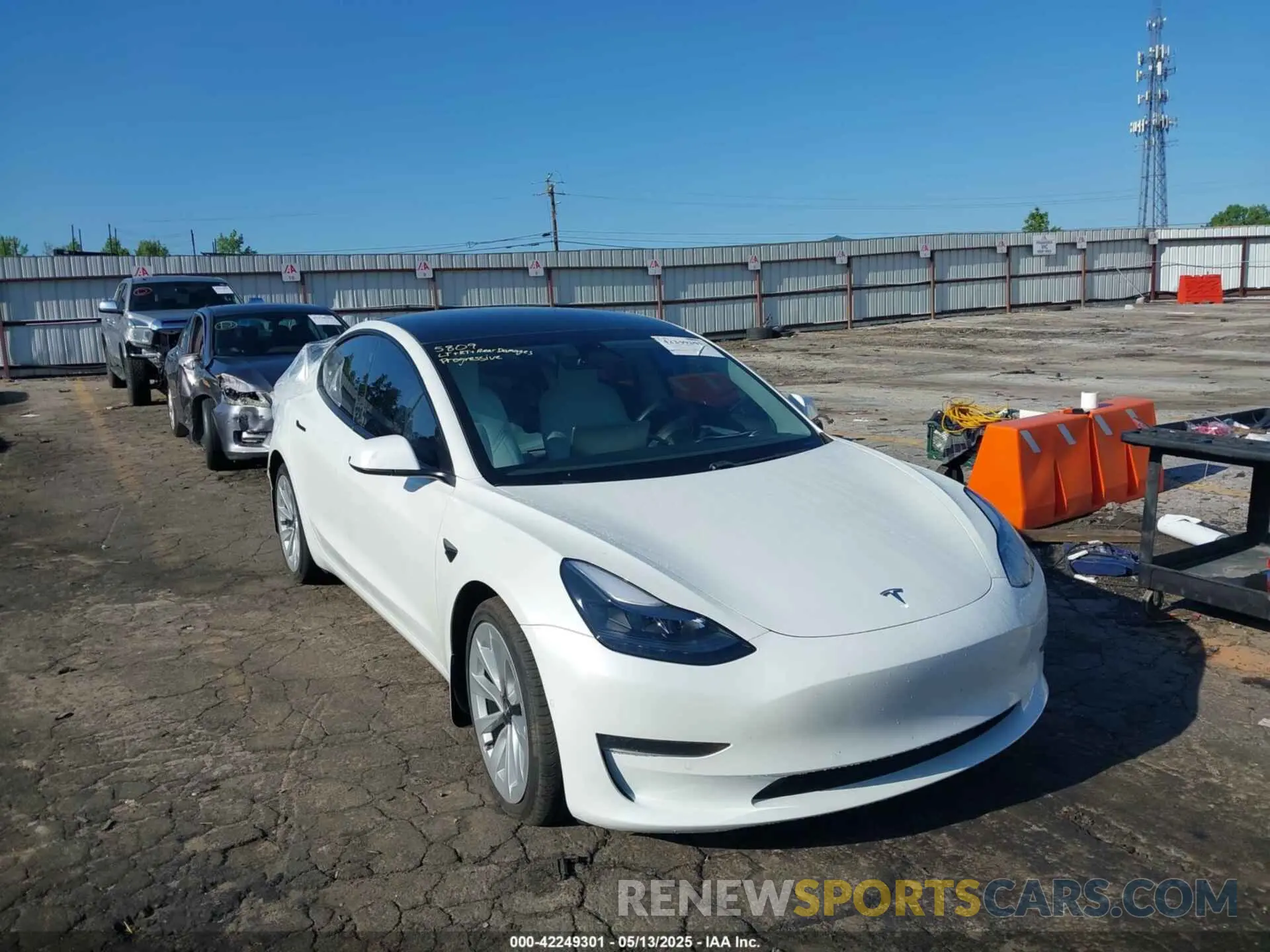1 Photograph of a damaged car 5YJ3E1EB6MF053498 TESLA MODEL 3 2021