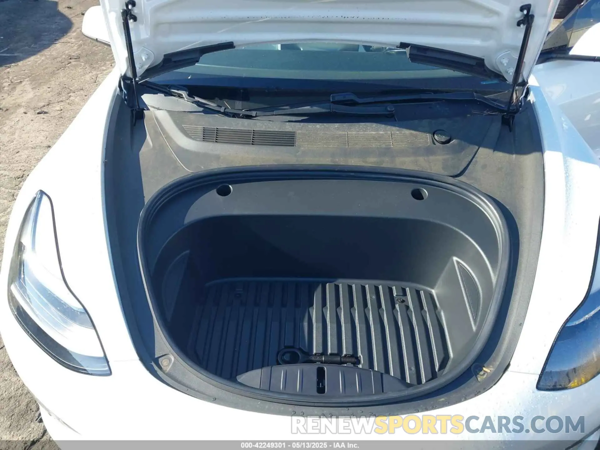 10 Photograph of a damaged car 5YJ3E1EB6MF053498 TESLA MODEL 3 2021