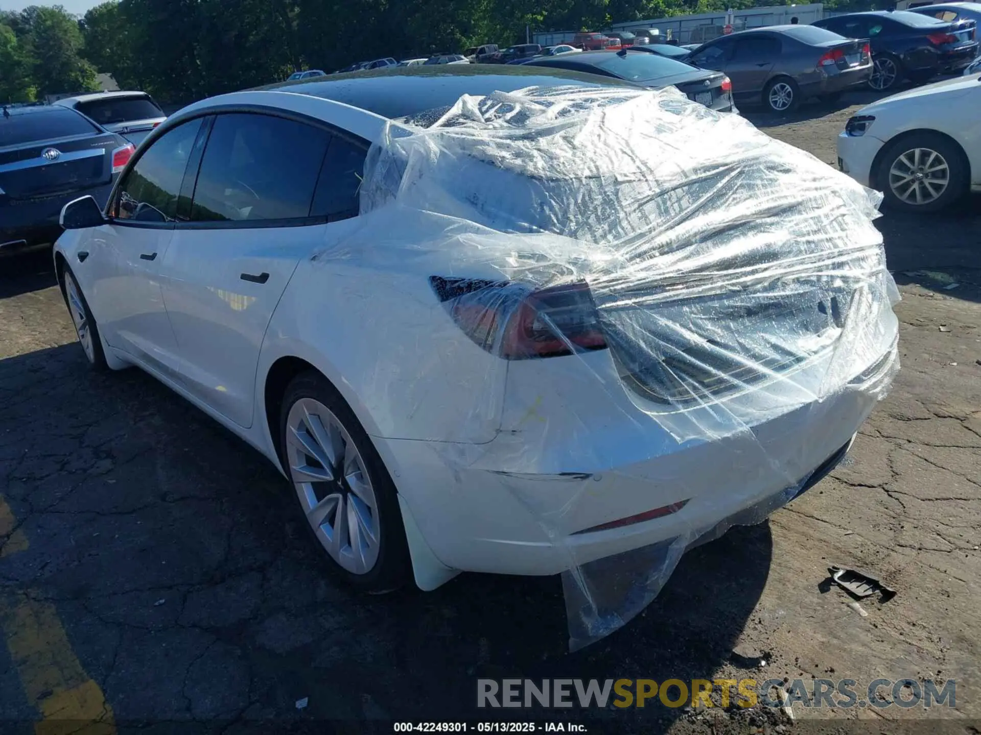18 Photograph of a damaged car 5YJ3E1EB6MF053498 TESLA MODEL 3 2021