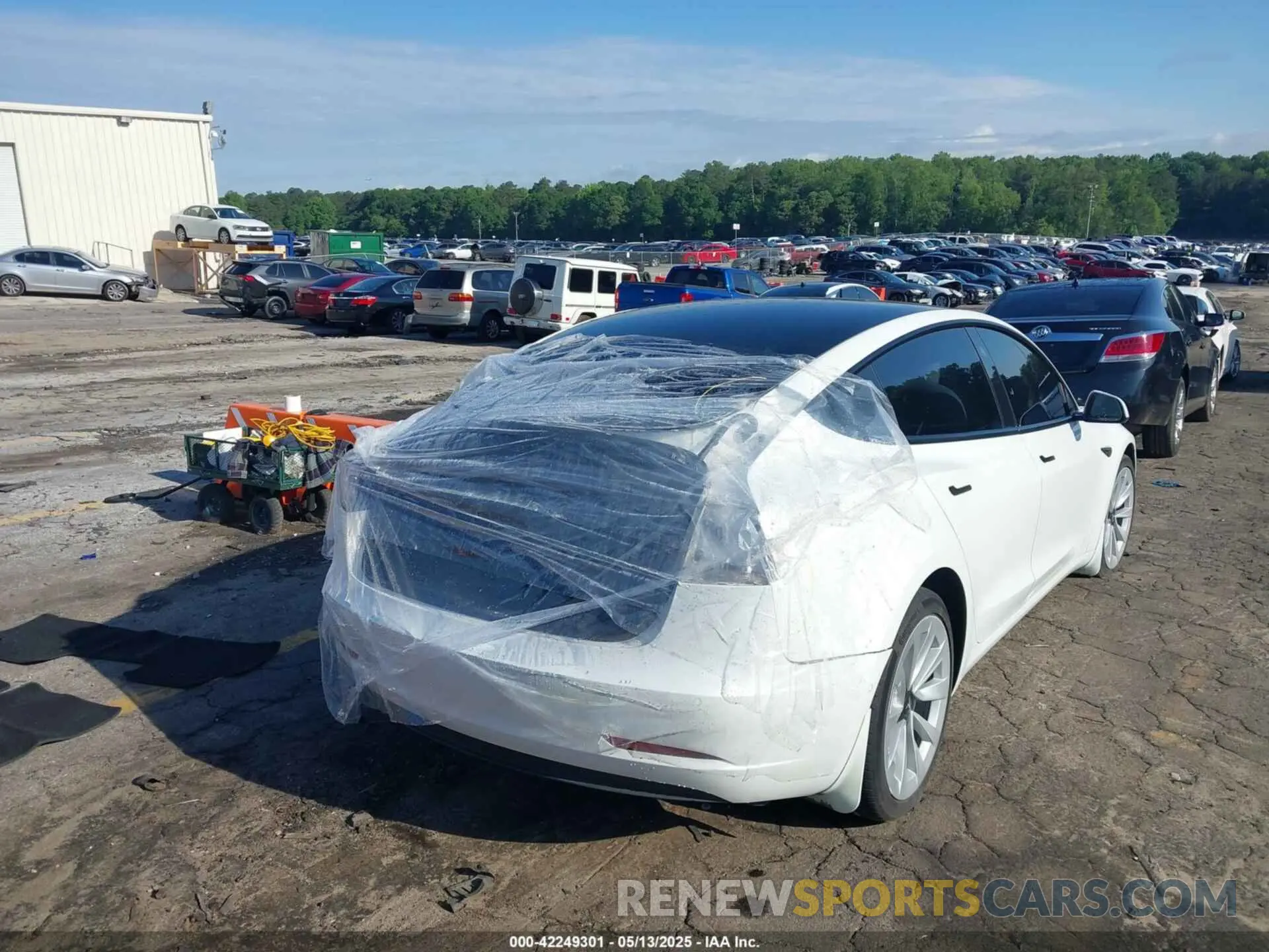 4 Photograph of a damaged car 5YJ3E1EB6MF053498 TESLA MODEL 3 2021