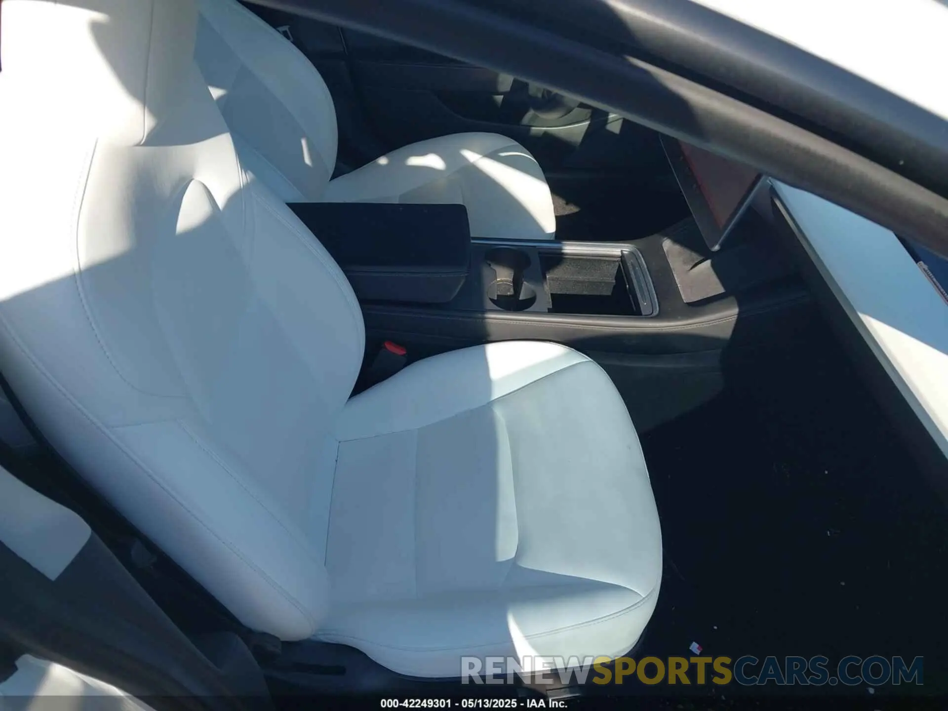 5 Photograph of a damaged car 5YJ3E1EB6MF053498 TESLA MODEL 3 2021