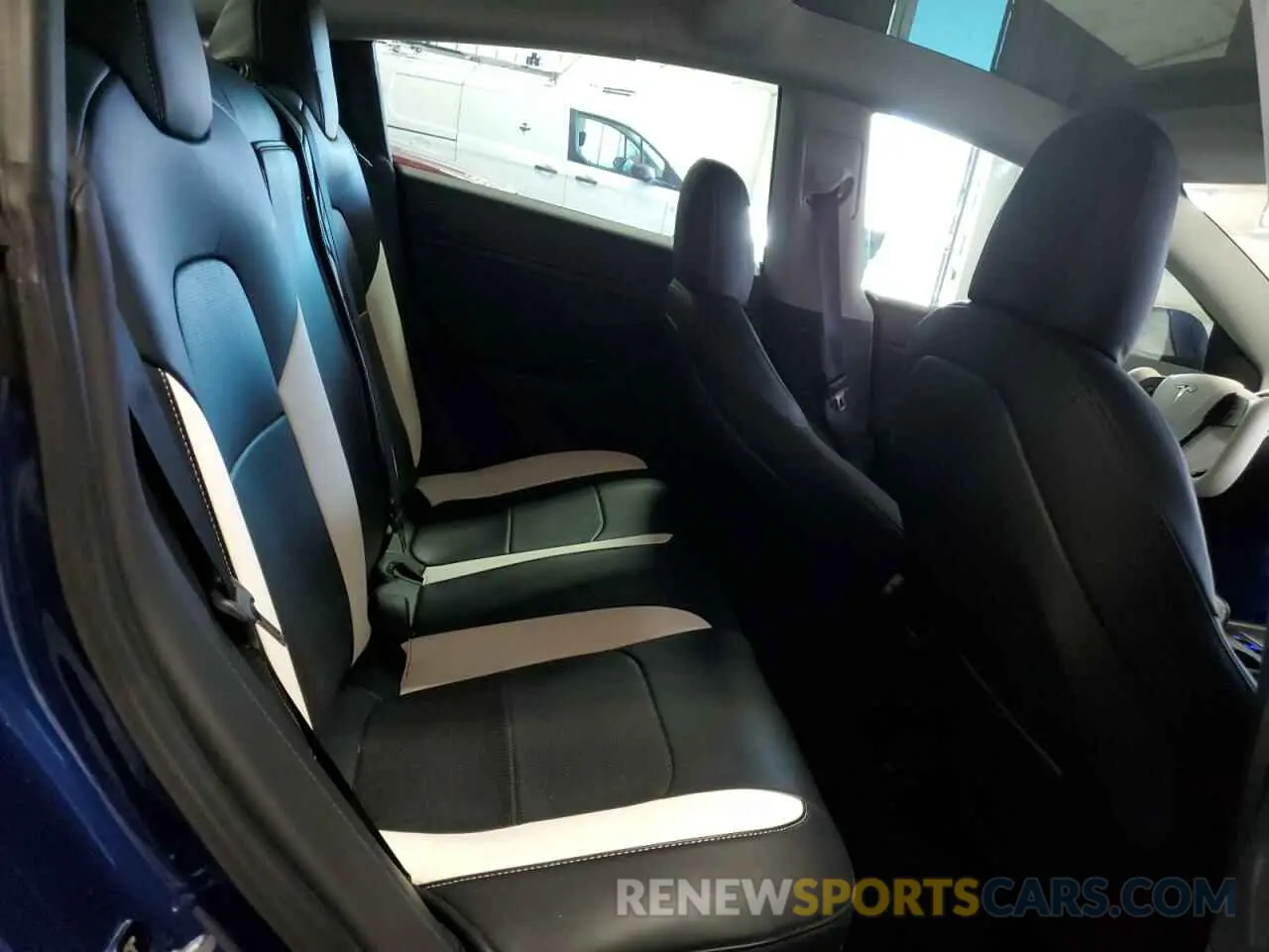 10 Photograph of a damaged car 5YJ3E1EB6MF902352 TESLA MODEL 3 2021