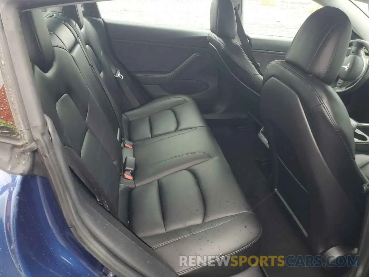 10 Photograph of a damaged car 5YJ3E1EB6MF923931 TESLA MODEL 3 2021