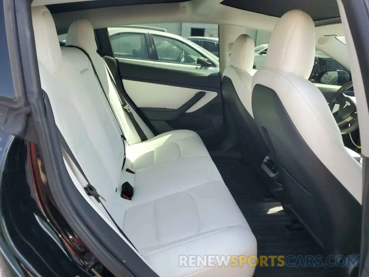 10 Photograph of a damaged car 5YJ3E1EB6MF926943 TESLA MODEL 3 2021