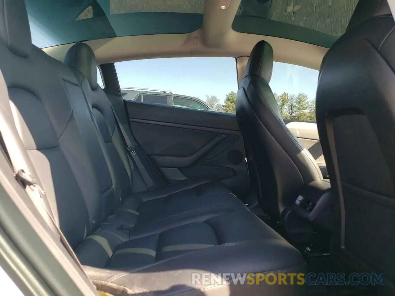 11 Photograph of a damaged car 5YJ3E1EB6MF980503 TESLA MODEL 3 2021