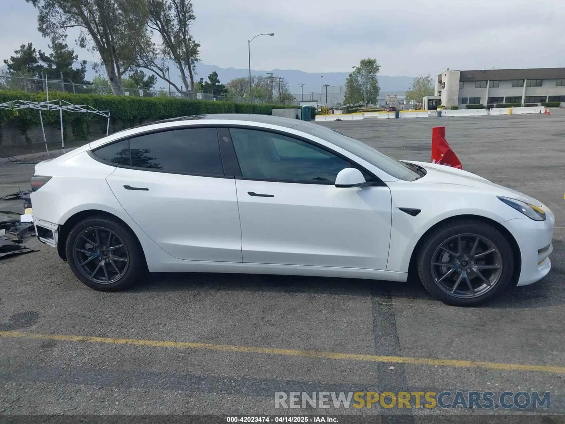 14 Photograph of a damaged car 5YJ3E1EB7MF089524 TESLA MODEL 3 2021