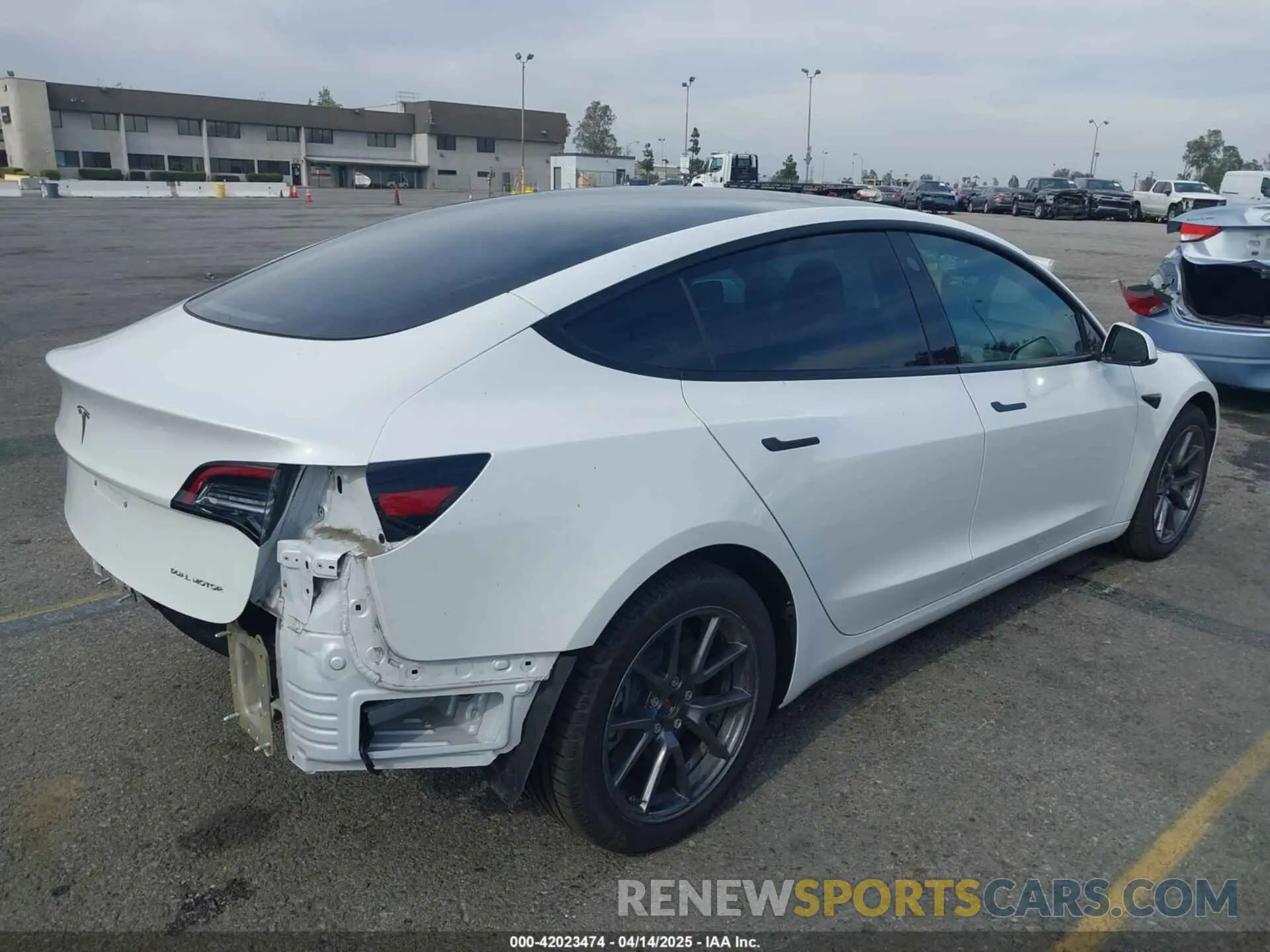 4 Photograph of a damaged car 5YJ3E1EB7MF089524 TESLA MODEL 3 2021