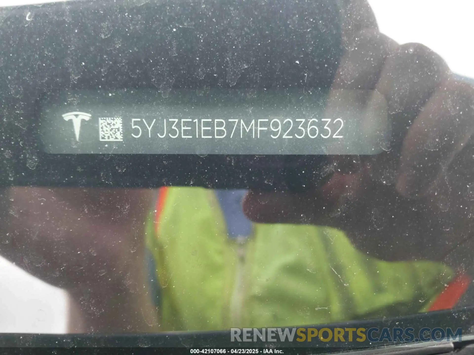 9 Photograph of a damaged car 5YJ3E1EB7MF923632 TESLA MODEL 3 2021