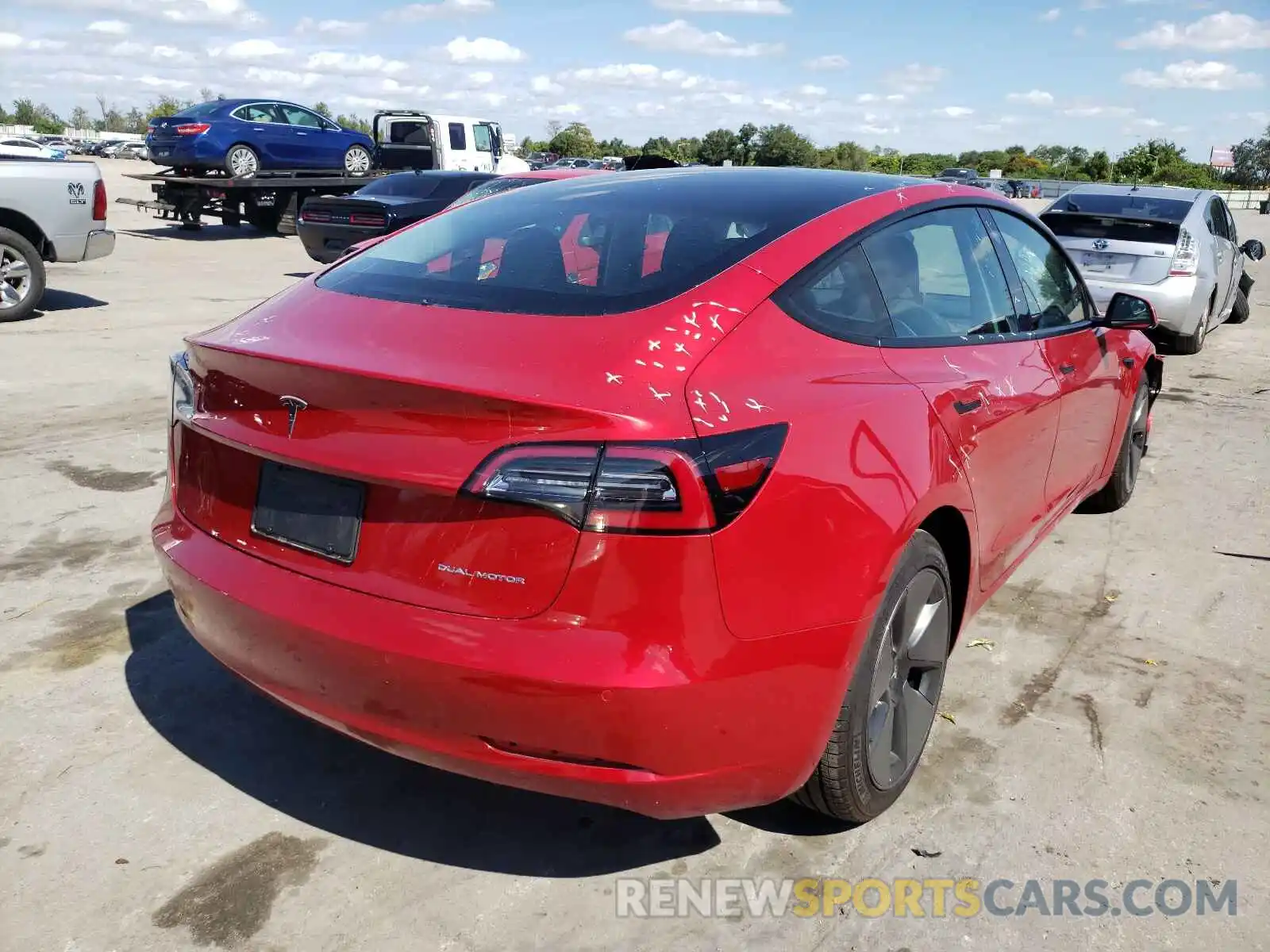 4 Photograph of a damaged car 5YJ3E1EB7MF924392 TESLA MODEL 3 2021