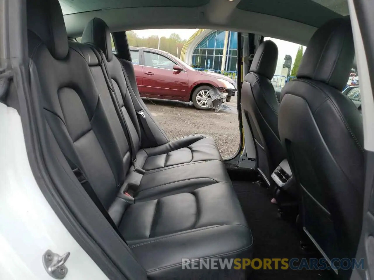 10 Photograph of a damaged car 5YJ3E1EB7MF943718 TESLA MODEL 3 2021