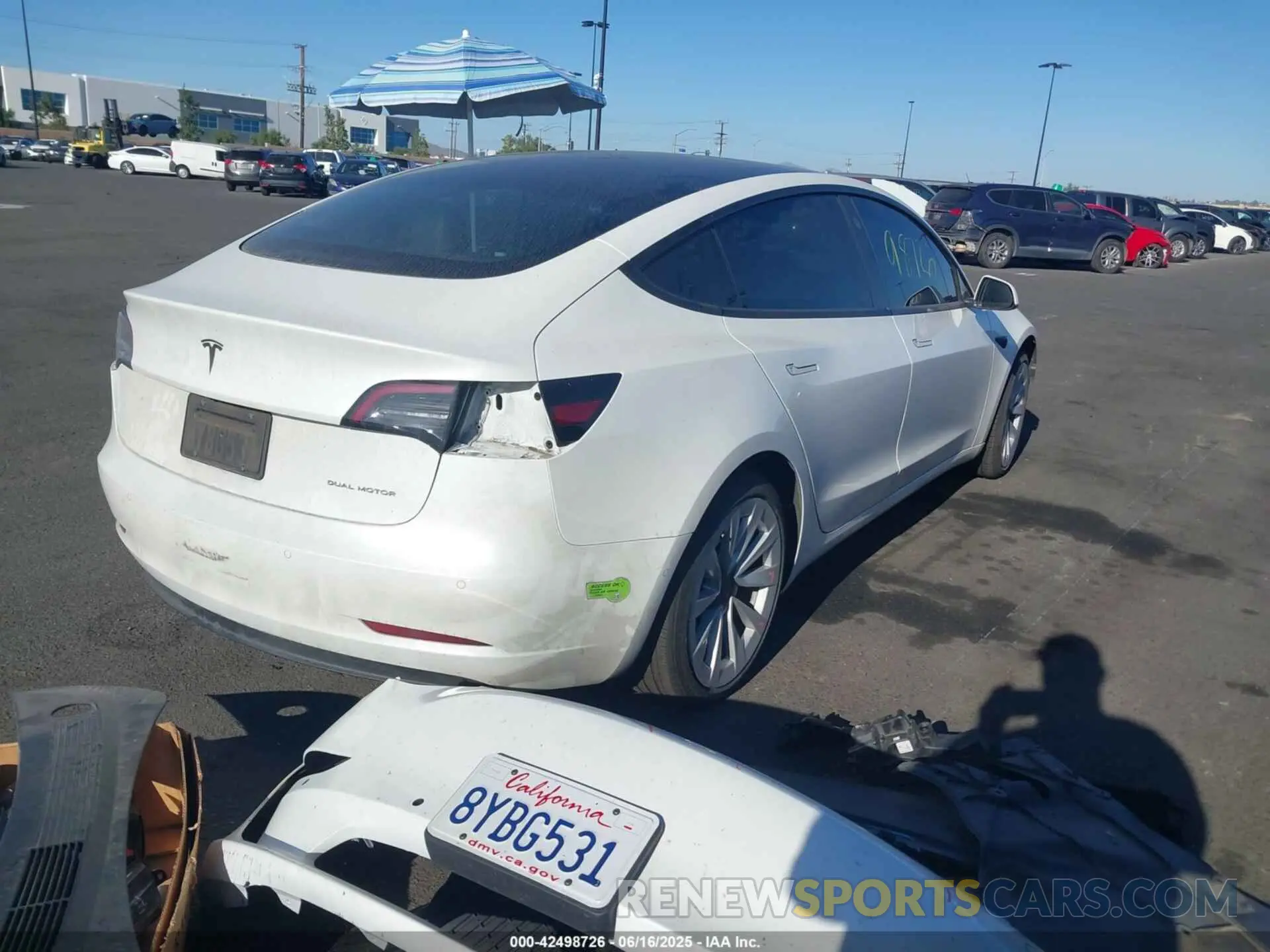 4 Photograph of a damaged car 5YJ3E1EB8MF005923 TESLA MODEL 3 2021