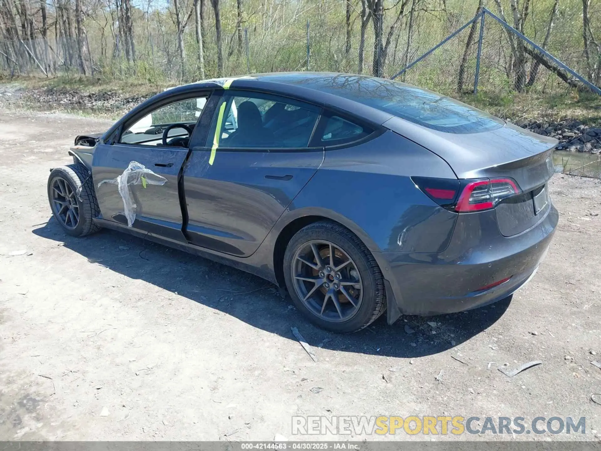 3 Photograph of a damaged car 5YJ3E1EB8MF862002 TESLA MODEL 3 2021