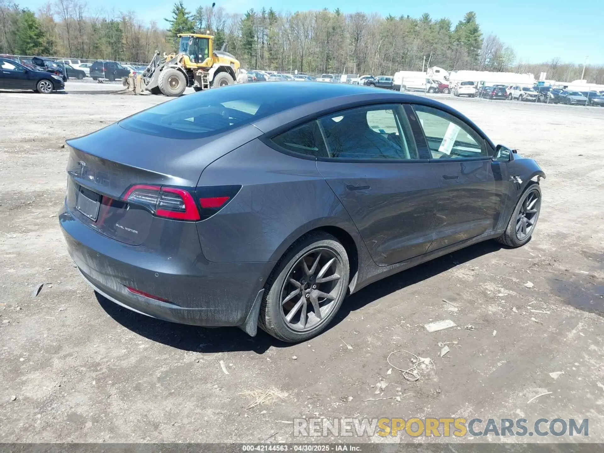 4 Photograph of a damaged car 5YJ3E1EB8MF862002 TESLA MODEL 3 2021