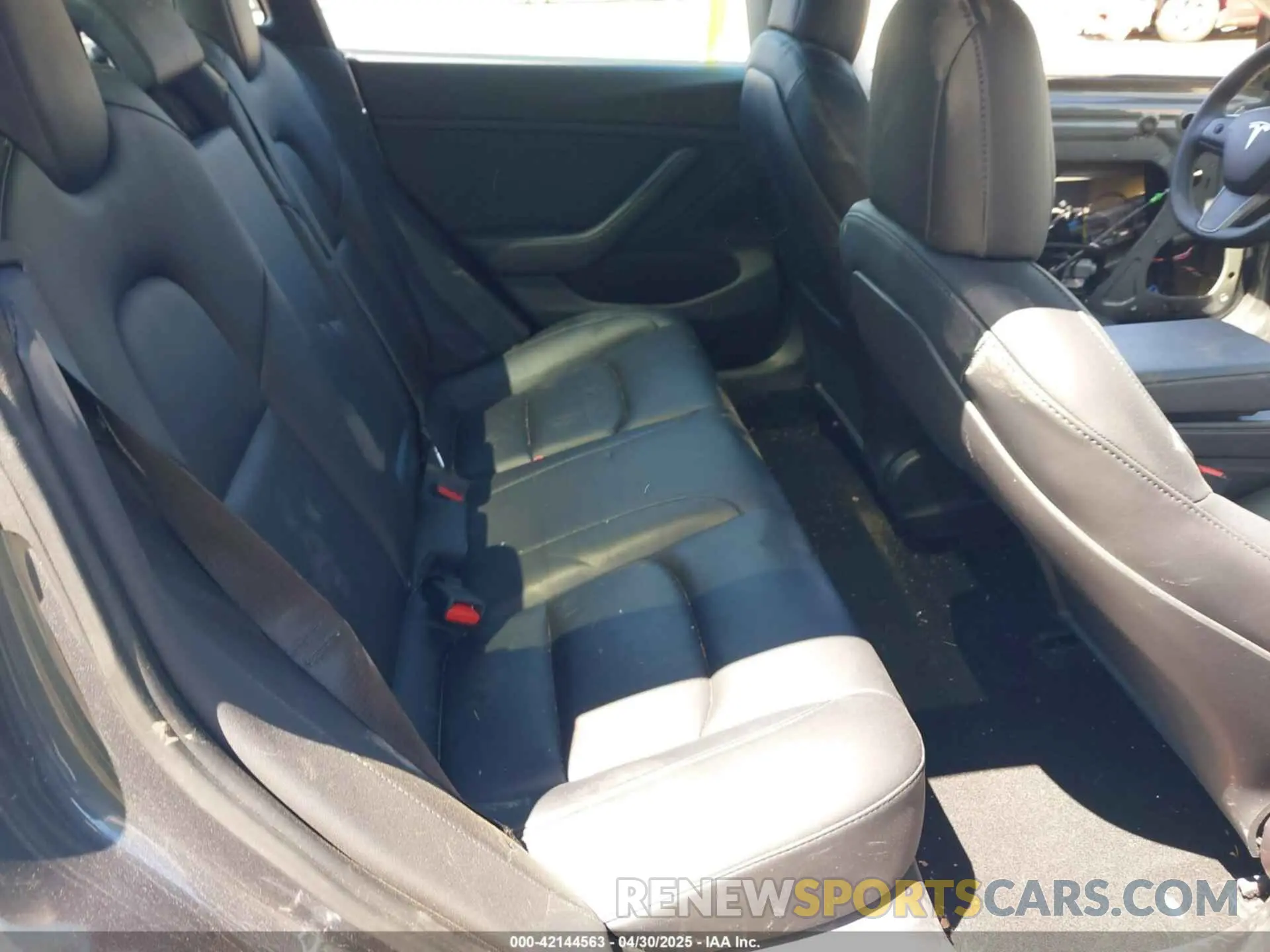 8 Photograph of a damaged car 5YJ3E1EB8MF862002 TESLA MODEL 3 2021