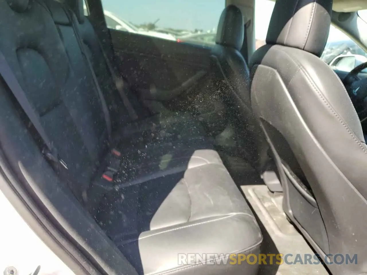 10 Photograph of a damaged car 5YJ3E1EB8MF902160 TESLA MODEL 3 2021