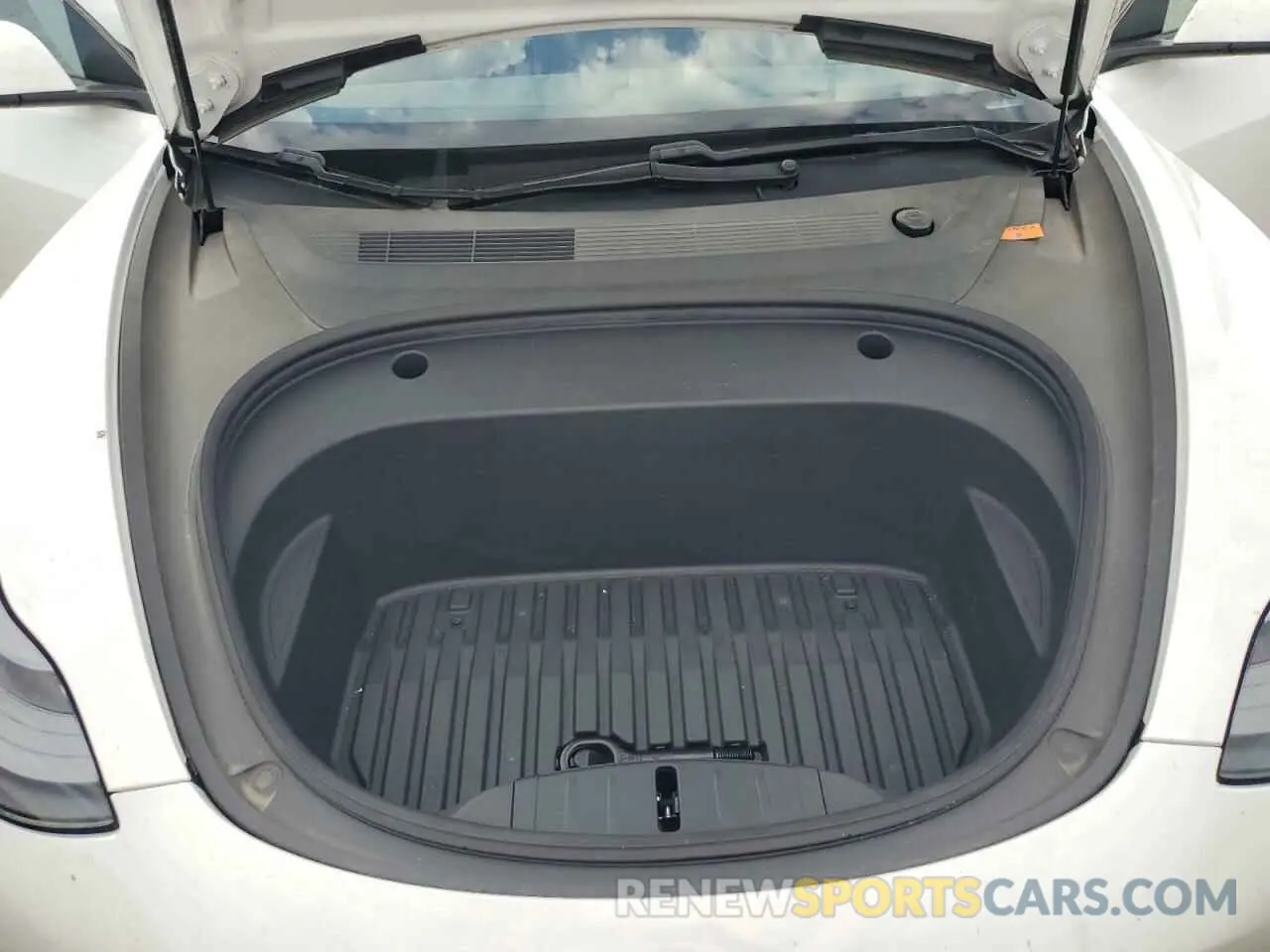 11 Photograph of a damaged car 5YJ3E1EB8MF924353 TESLA MODEL 3 2021