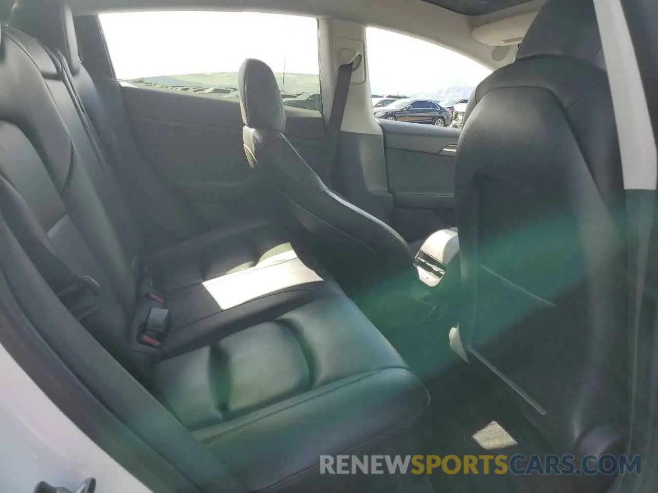10 Photograph of a damaged car 5YJ3E1EB8MF974332 TESLA MODEL 3 2021