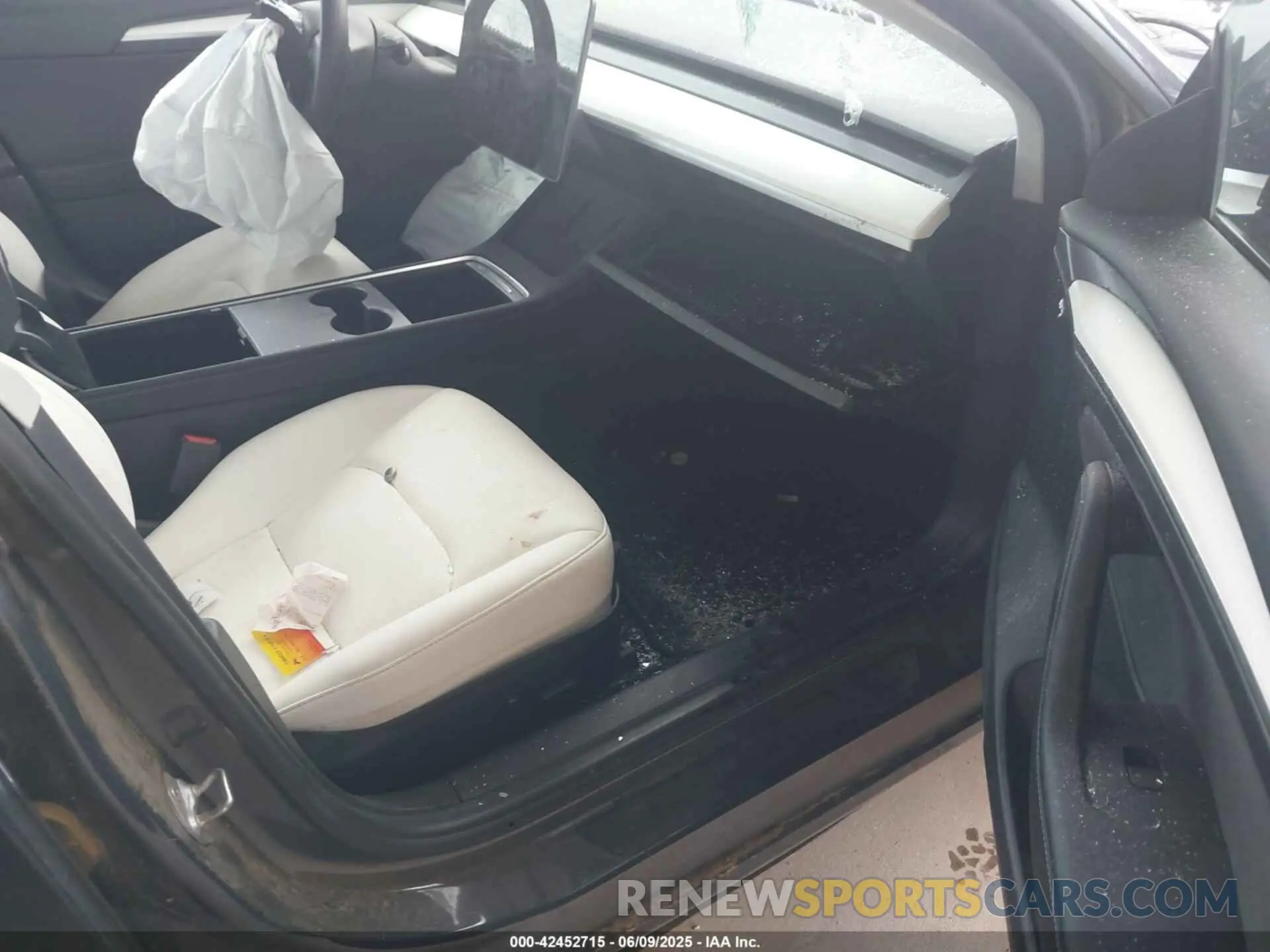 5 Photograph of a damaged car 5YJ3E1EB8MF980681 TESLA MODEL 3 2021