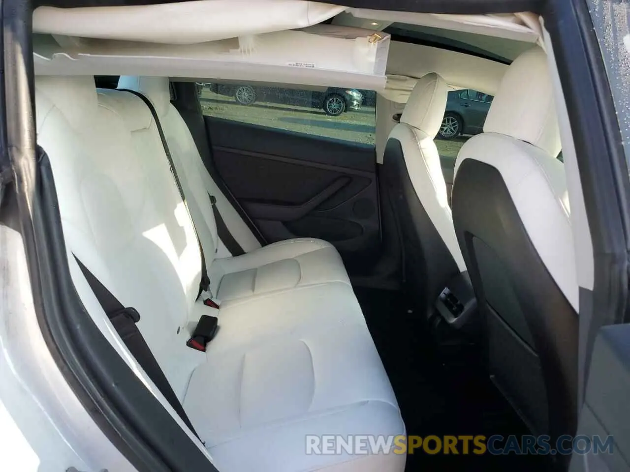 10 Photograph of a damaged car 5YJ3E1EB8MF992992 TESLA MODEL 3 2021