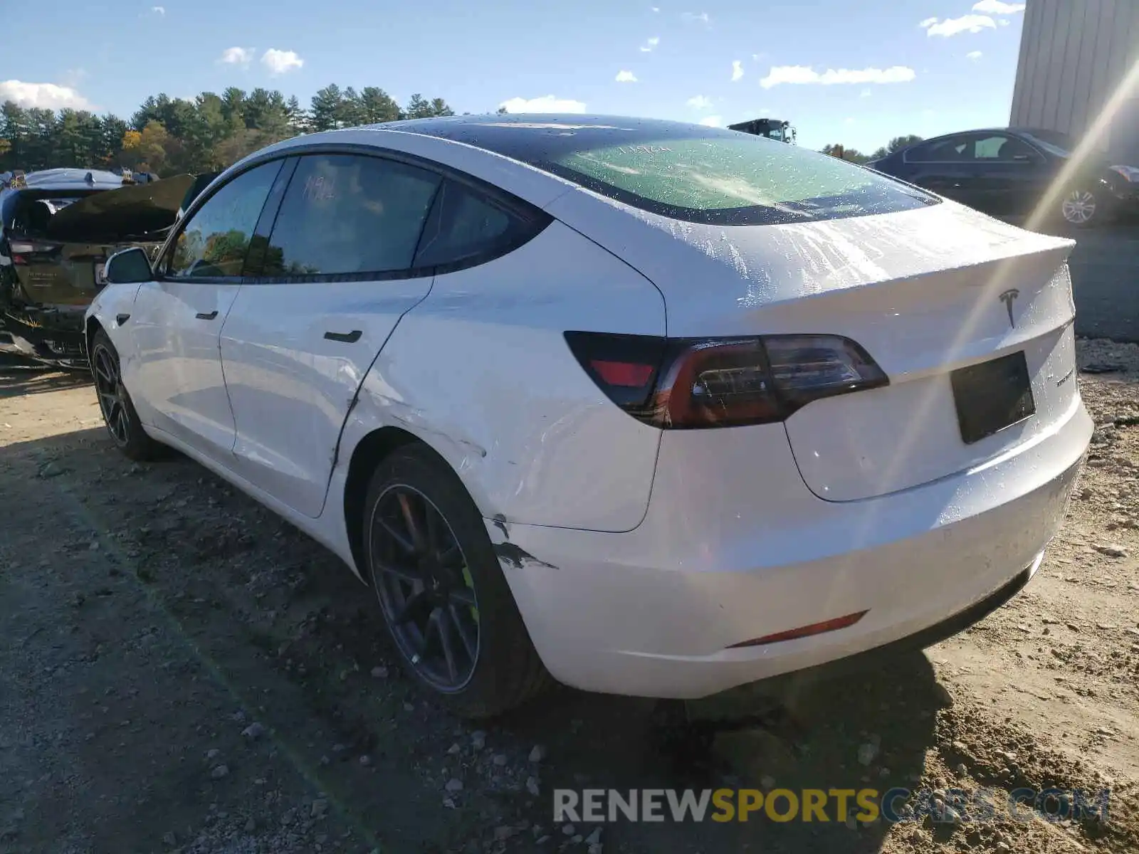 3 Photograph of a damaged car 5YJ3E1EB9MF013318 TESLA MODEL 3 2021