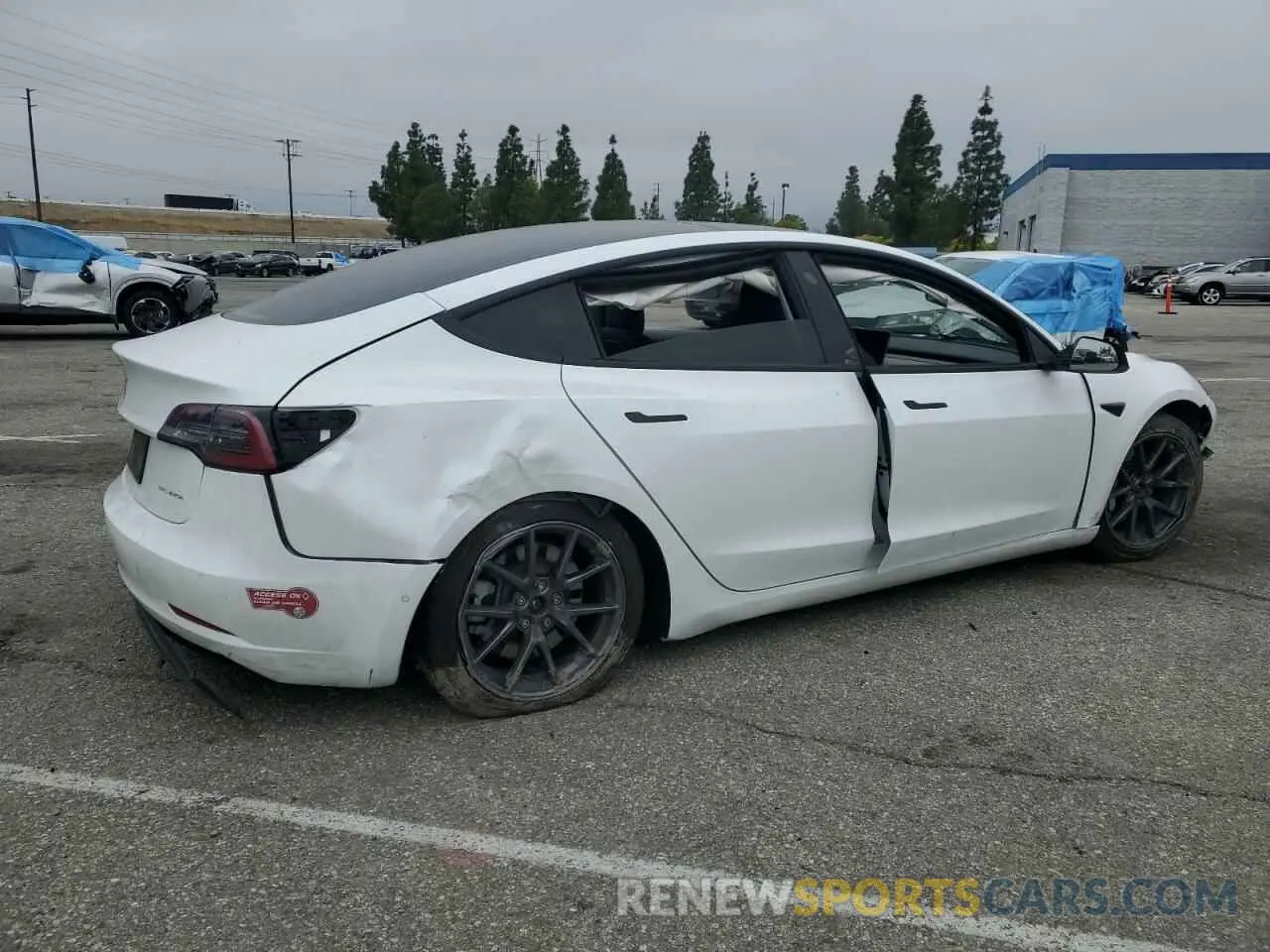 3 Photograph of a damaged car 5YJ3E1EB9MF070246 TESLA MODEL 3 2021