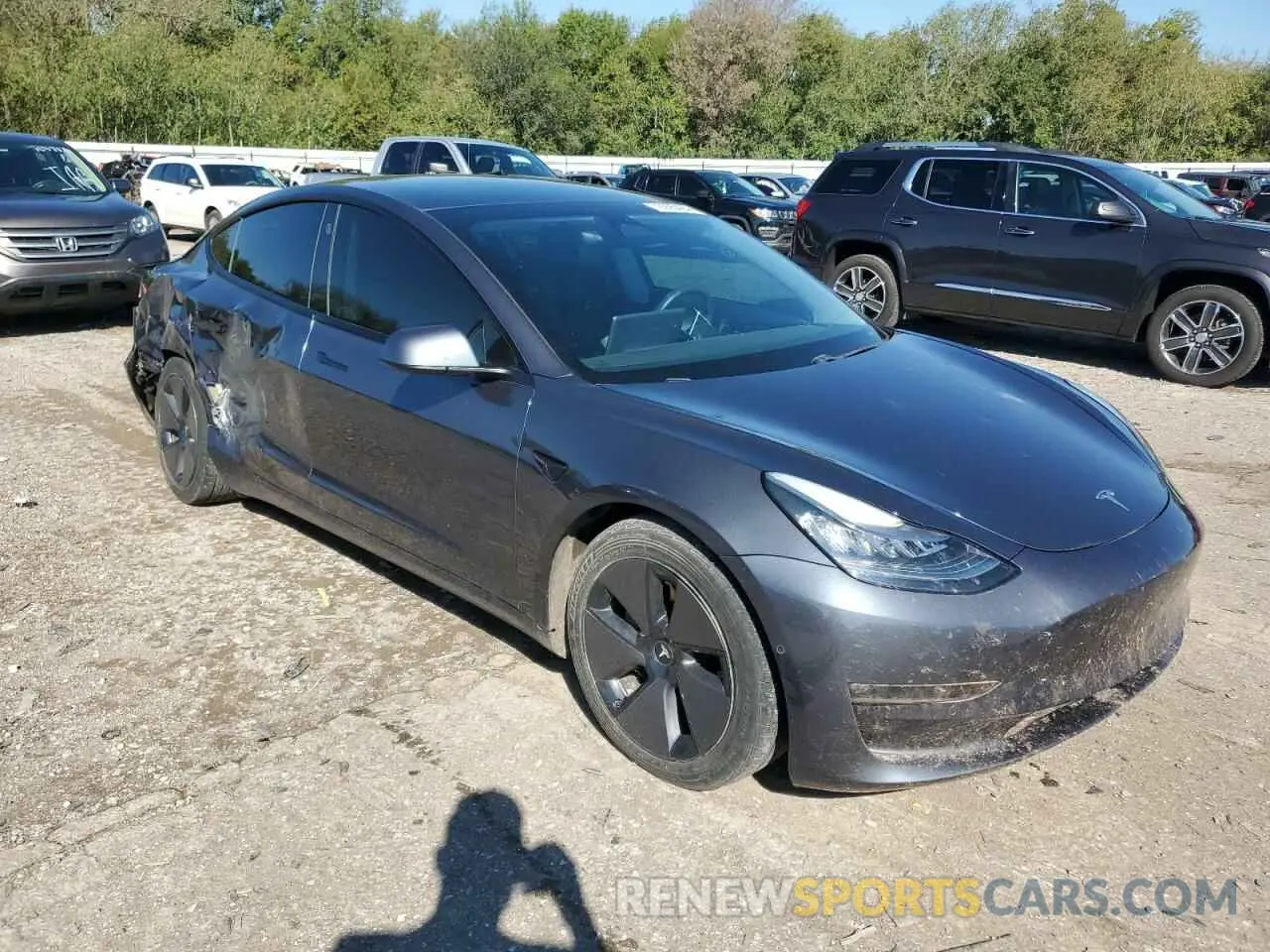 4 Photograph of a damaged car 5YJ3E1EB9MF853132 TESLA MODEL 3 2021