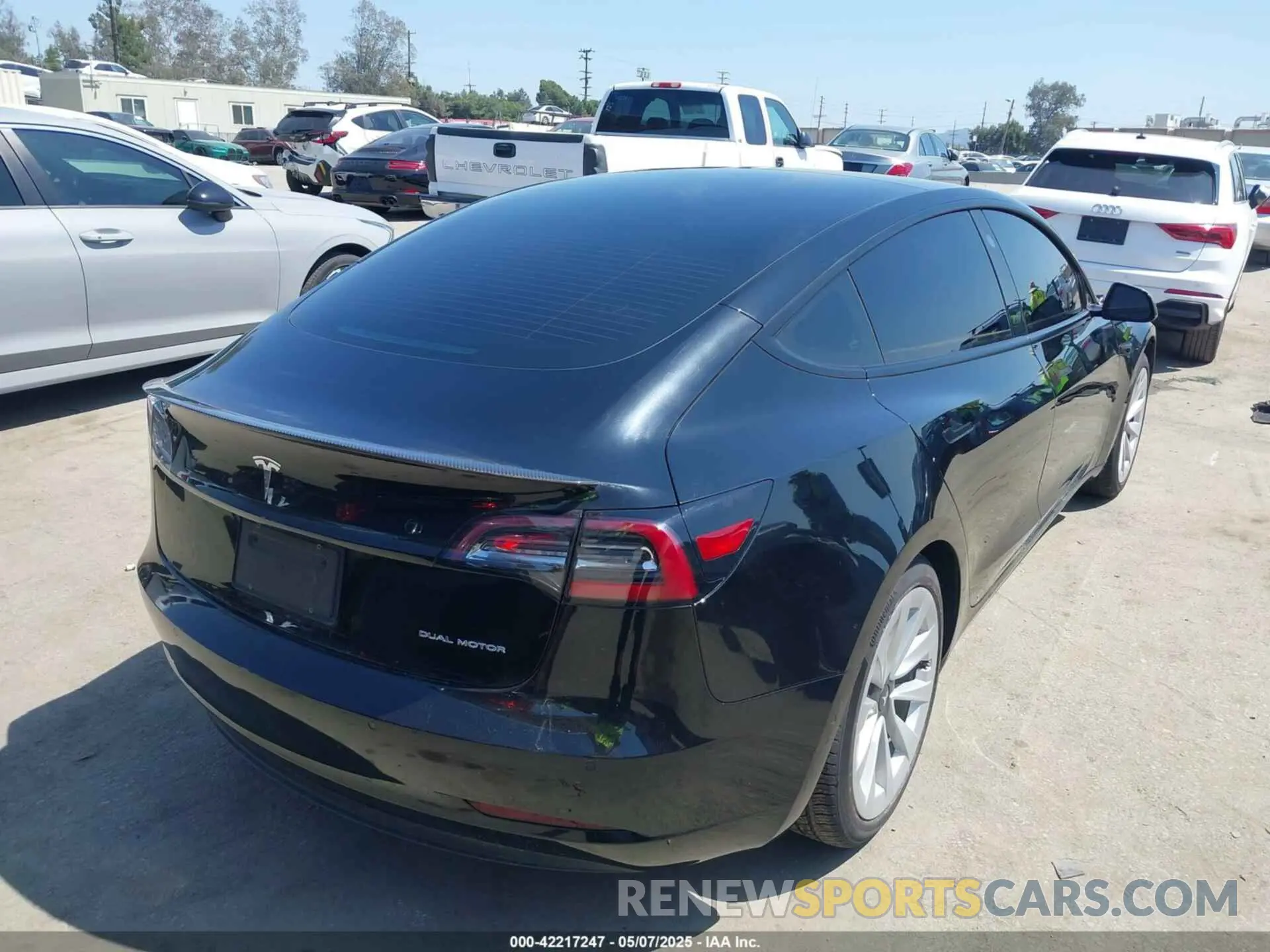 4 Photograph of a damaged car 5YJ3E1EB9MF871260 TESLA MODEL 3 2021