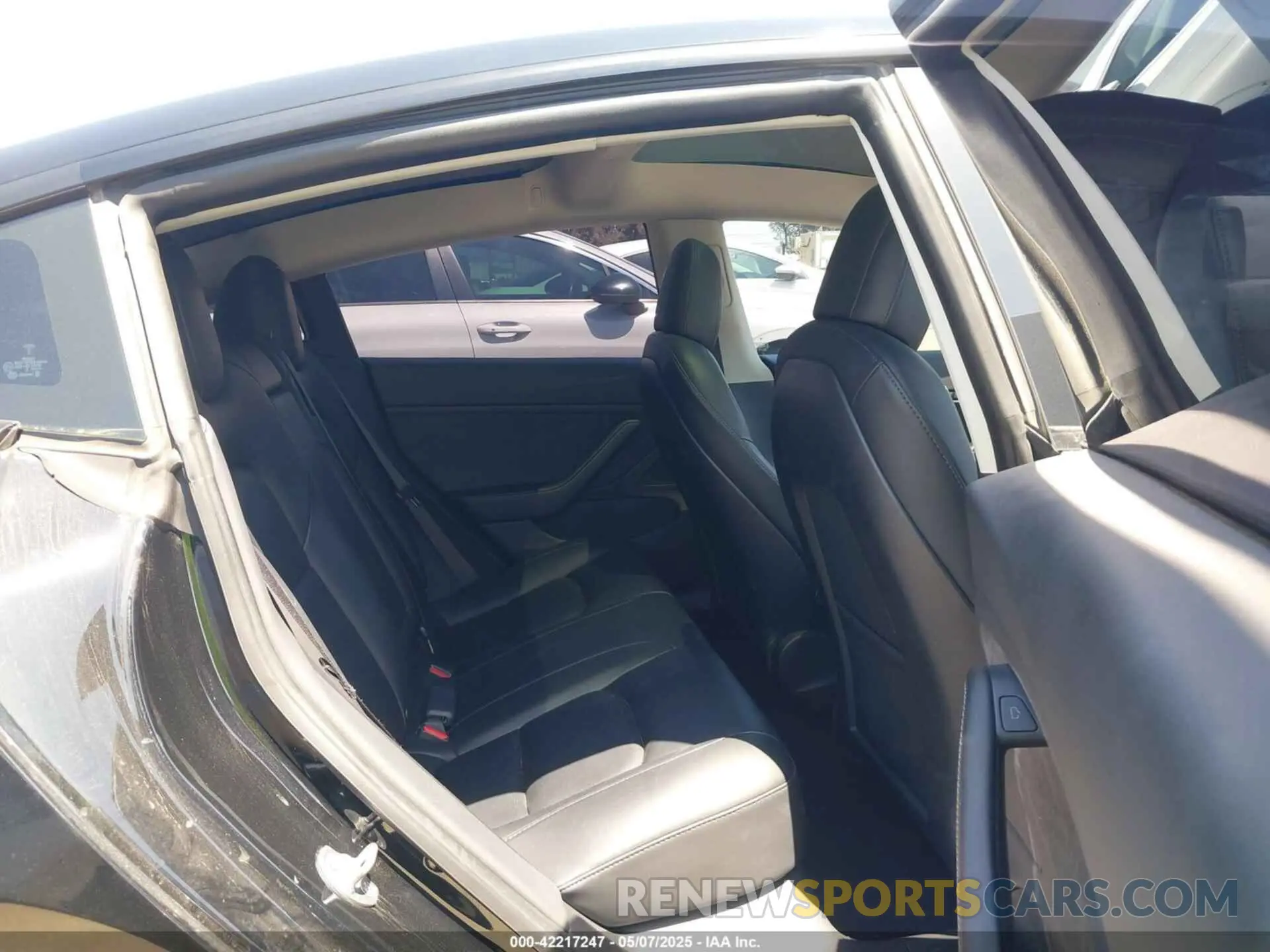 8 Photograph of a damaged car 5YJ3E1EB9MF871260 TESLA MODEL 3 2021