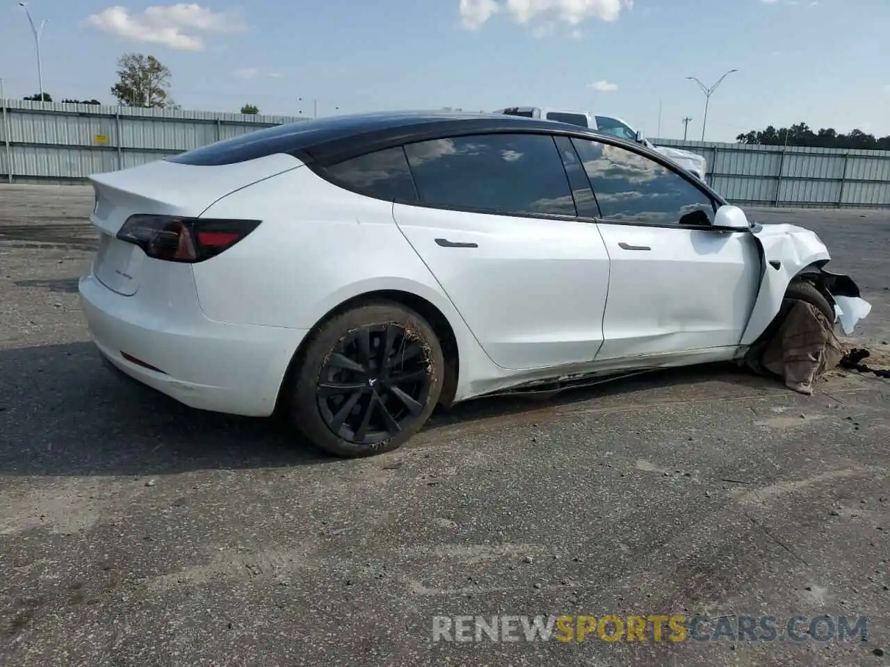 3 Photograph of a damaged car 5YJ3E1EB9MF923793 TESLA MODEL 3 2021