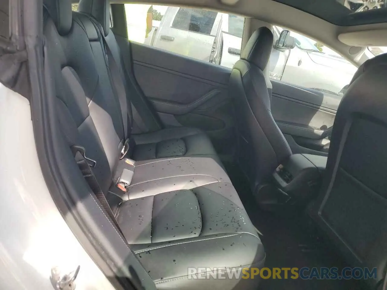 10 Photograph of a damaged car 5YJ3E1EB9MF924345 TESLA MODEL 3 2021