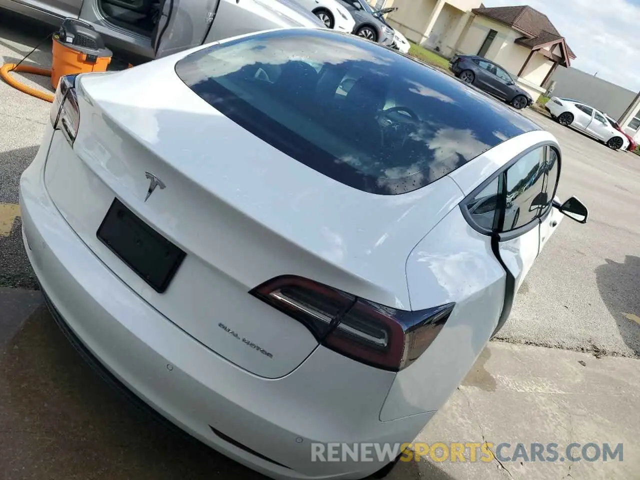 3 Photograph of a damaged car 5YJ3E1EB9MF924345 TESLA MODEL 3 2021